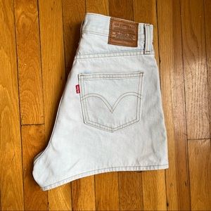 [SOLD] Levi’s High Rise Wide Leg Denim Shorts